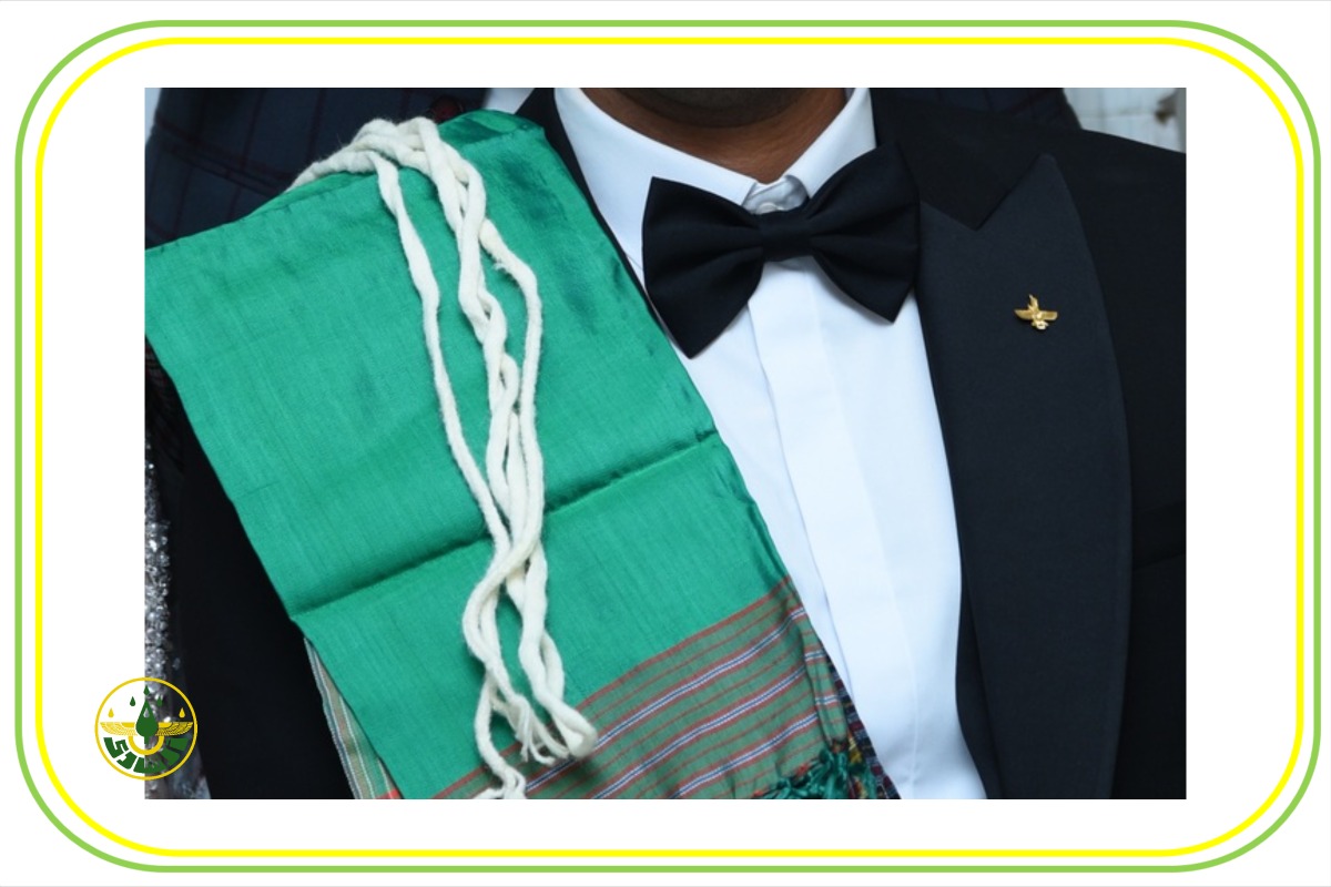 مراسم ازدواج ، داماد با پارچه سبز و کشتی